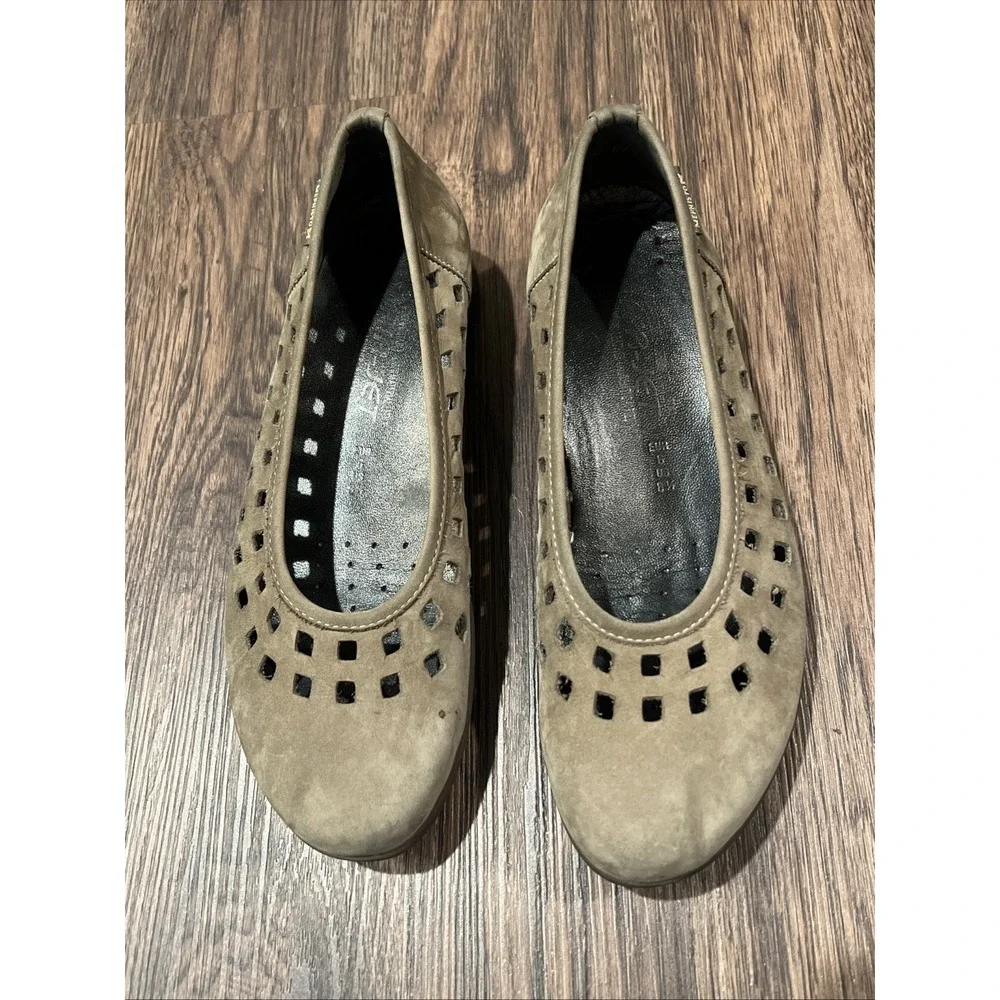 Mephisto Air-Jet Womens Slip-On Perforated  Shoes Size 6.5 Suede Brown